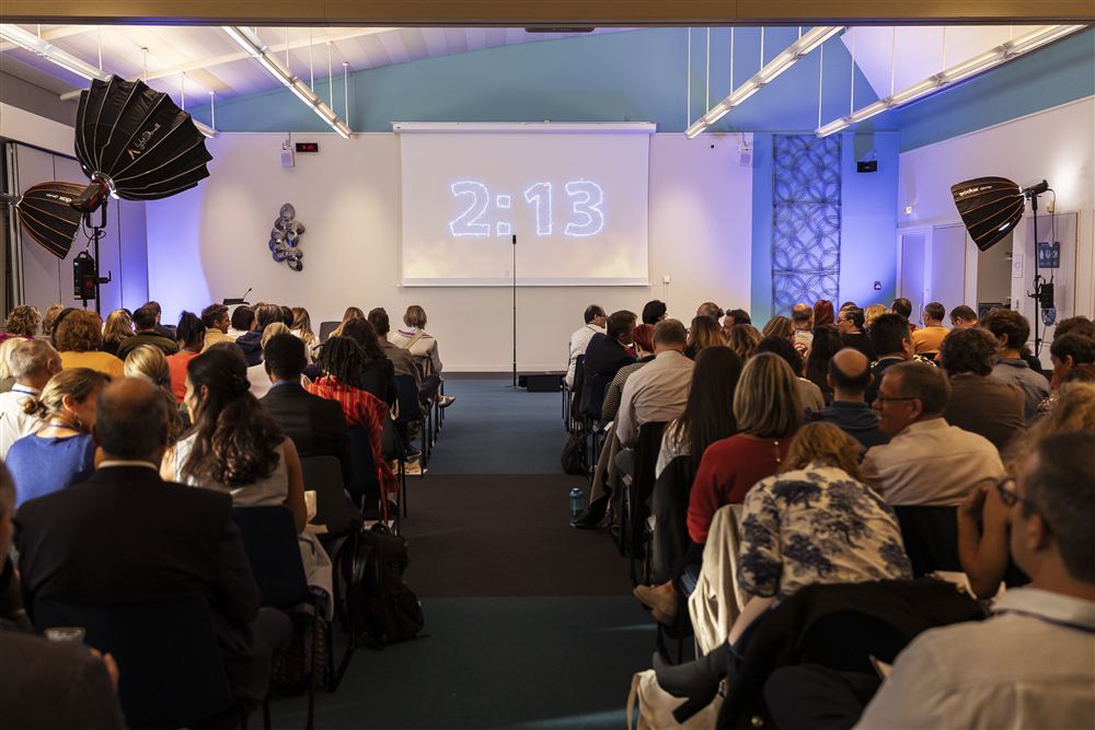 La salle plénière comble avant le lancement