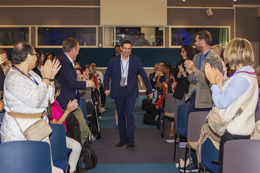 Nassim Amisse accueilli par les participants